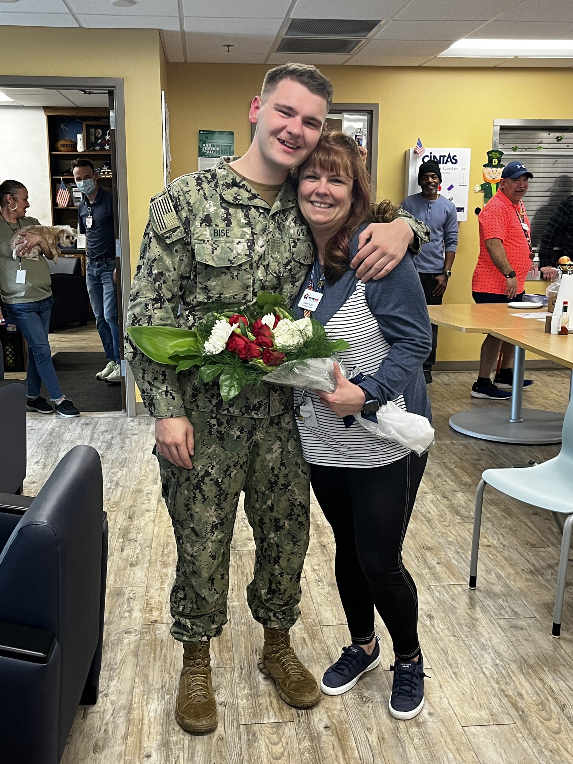 Read more about the article U.S. Navy seaman from Columbia returns from deployment, surprises mother